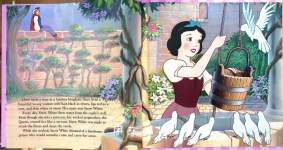 Snow White and the Seven Dwarfs (Disney Princess Storybook Library, Volume 4)